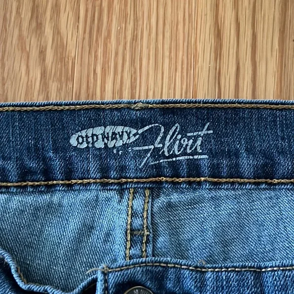 Old Navy Mid-Rise Medium-Wash Boot-Cut Jeans for Women Size 10 - Picture 5 of 6